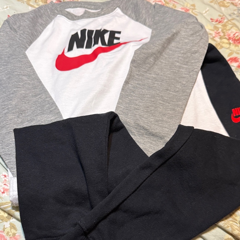 Nike Kids Matching Set - Gray, White, and Black